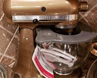 Gold Deluxe Edition Kitchen Aid Mixer