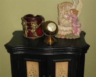 black end tables, there are 2,                                                     
        BUY IT NOW $ 30.00 EACH