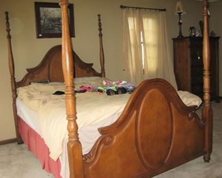 Beautiful 4 poster bed,    BUY IT NOW $ 285.00