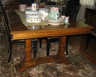 DINING ROOM TABLE WITH 2 LEAVES.                          
             BUY IT NOW $ 125.00