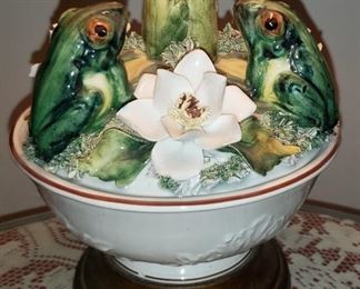 Table Lamp W/Frogs