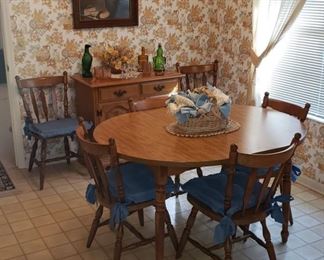 Oval Dining Table with 6 Chairs & 2 Leaves