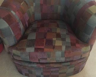 Comfy Swivel Barrel Chair