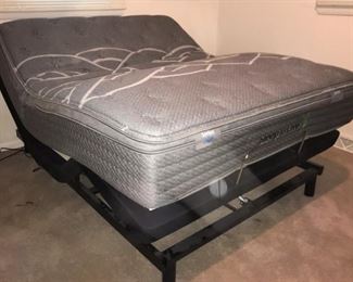 Like New Queen Ease Powerbase Adjustable Bed and Mattress. Ridiculously Comfortable!