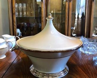 Lenox "Ivory Frost" Covered Vegetable bowl/ Soup Tureen 