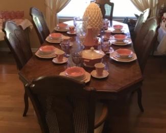 VINTAGE DININGROOM TABLE AND CHAIRS