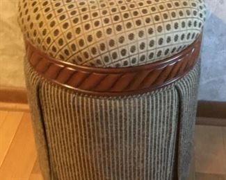 UPHOLSTERED STORAGE OTTOMAN/SEAT