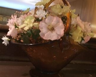 AMBER SANDWICH GLASS BASKET W/FLOWERS