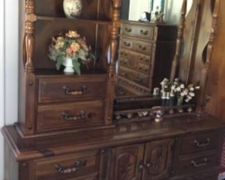 VINTAGE LONG DRESSER W/MIRRORED HUTCH