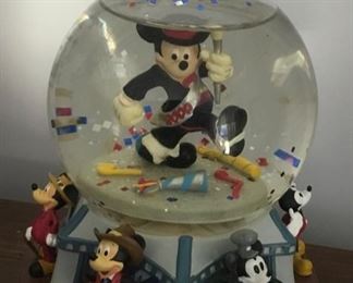 MICKEY MILLENNIUM WATERGLOBE (MADE ESCLUSIVELY FOR MAY DEPARTMENT STORES)