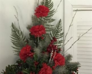 CHRISTMAS CENTERPIECE