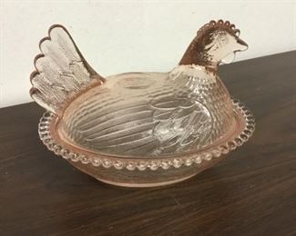 VINTAGE PINK GLASS HEN ON NEST