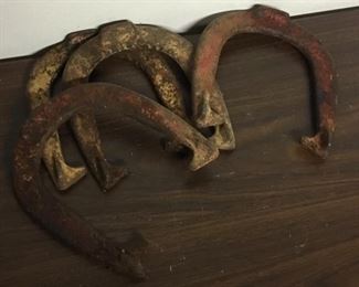 VINTAGE HORSE SHOES SET