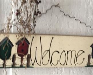 BIRDHOUSE WALL DECOR