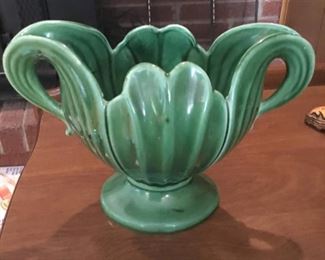 USA POTTERY 810 VASE