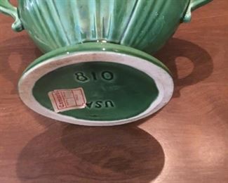 USA POTTERY 810 VASE