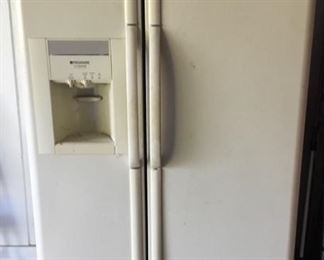 FRIGIDAIRE FRIDGE/FREEZER