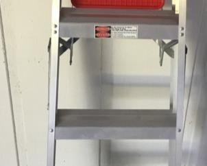 4' ALUMINUM LADDER
