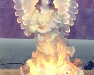 ILLUMINATED/ANIMATED ANGEL MUSIC BOX