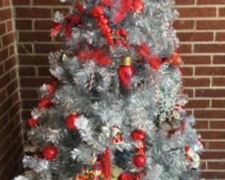 LIGHTED "ALUMINUM" TREE