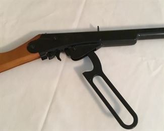 DAISY BUCK BB GUN, MODEL 1058