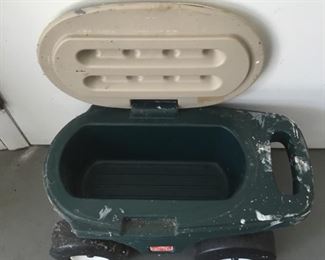 STEP 2 GARDEN STOOL/TOOL STORAGE