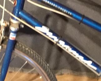 HUFFY SAVANAH BLUE BICYCLE