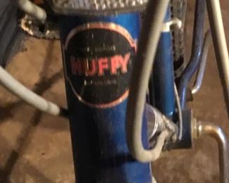 HUFFY SAVANAH BLUE BICYCLE