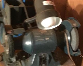 BLACK & DECKER BENCH GRINDER