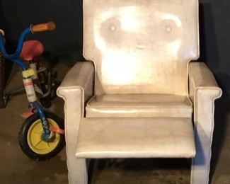 CHILD'S RECLINER
