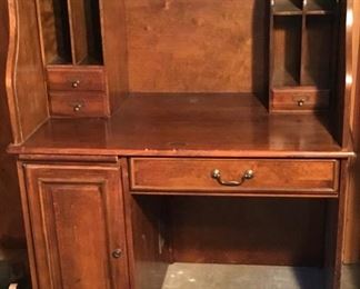 ROLL TOP DESK (W/KEYS)