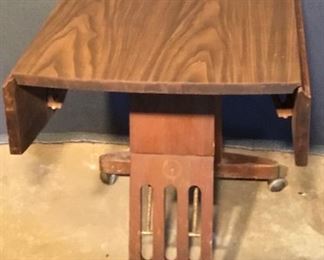 VINTAGE COLLAPSABLE DROPLEAF TABLE W/CASTERS