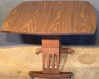 VINTAGE COLLAPSABLE DROPLEAF TABLE W/CASTERS