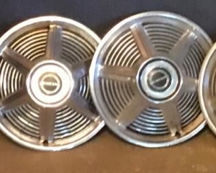 SET/4 VINTAGE MUSTANG HUBCAPS