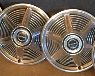 SET/4 VINTAGE MUSTANG HUBCAPS