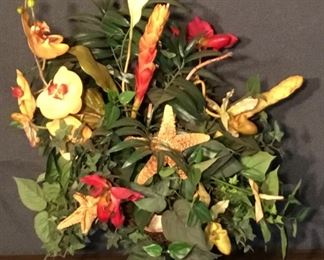FLORAL ARRANGEMENT W/SHELLS AND STAR FISH
