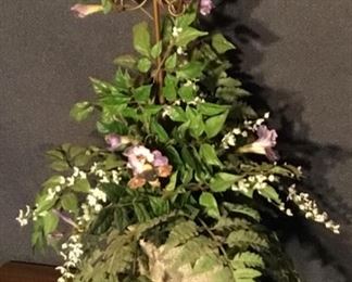 FLORAL ARRANGEMENT