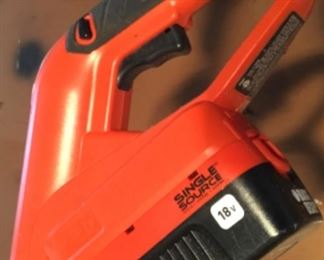 WEED TRIMMER - BLACK & DECKER CORDLESS