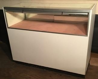 LIGHTED DISPLAY CASE