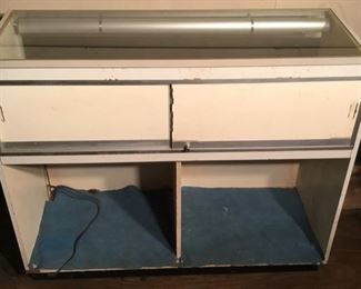 LIGHTED DISPLAY CASE