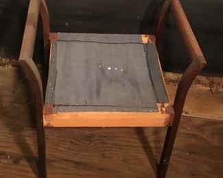 UNFINISHED VANITY BENCH