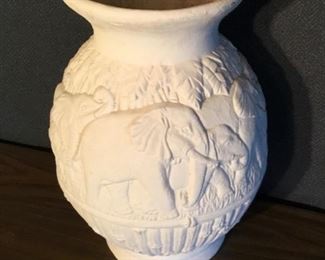 LARGE ELEPHANTS VASE