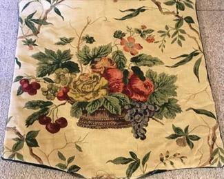 JACQUARD TAPESTRY READY TO FILL PILLOW