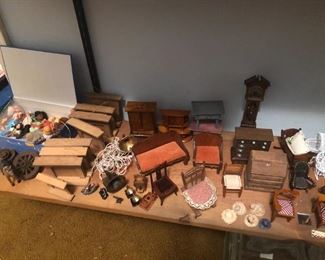 Tons of miniature pieces