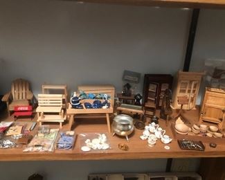 Various miniature pieces.