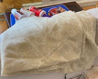 Linens $4 per table cloth