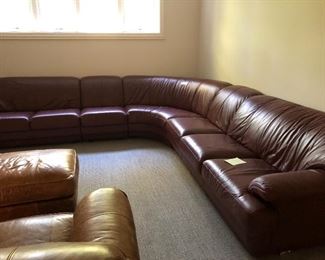 Burgundy Leather 5 piece sectional, comes in 5 pieces must be removed by Sunday at 3PM BUY IT NOW $2500