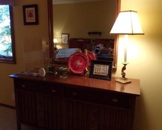 dresser w/mirror