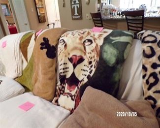 throws, comforters & quilts
