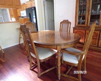 dining table w/ 6 chairs